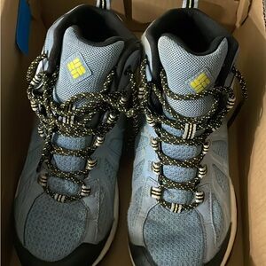 Columbia Women’s grove heights mid outdry hiking boots